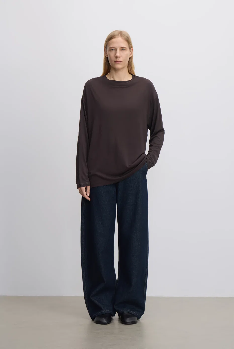 Dark-brown long-sleeve top with indigo wide-leg jeans.
